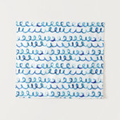 手塗りの青い水彩画の波状パターン タペストリー (正面(横))