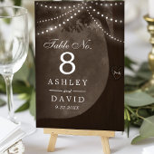 手彫りのイニシャルが入った木のツリーのストリングライト　茶色 テーブルナンバー