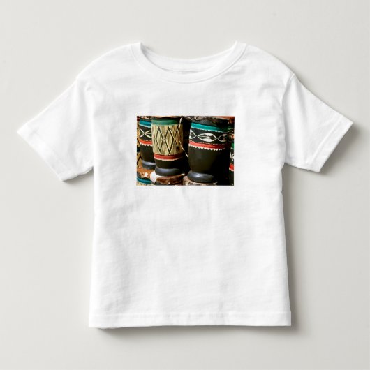 手彫りの太鼓、ザンビア リビングストン トドラーTシャツ (正面)