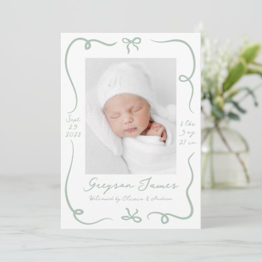 手描お洒落きセージ緑の弓2フォト誕生 案内状 (スタンド正面)