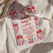 手描きのいちごの写真　お誕生日おめでとう（ベリー１ｓｔ） 招待状