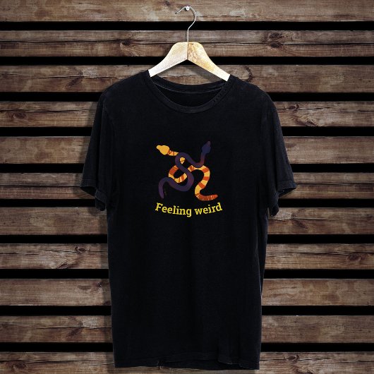 手描きのカラフルでおかしいヘビのデザイン Tシャツ