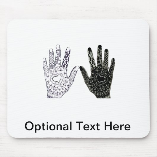 手描きのハートを丸めた手 マウスパッド (正面)