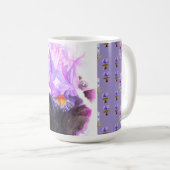 手描きのパープルアイリス 花のラテムグ コーヒーマグカップ (正面右)