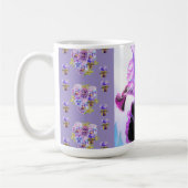 手描きのパープルアイリス 花のラテムグ コーヒーマグカップ (左)
