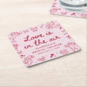 手描きのピンクと赤のハート バレンタイン ブライダルシャワー スクエアペーパーコースター (アングル)