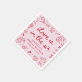 手描きのピンクと赤のハート バレンタイン ブライダルシャワー スタンダードカクテルナプキン (角)