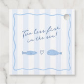 手描きの二匹の魚が海でカップル ブライダルシャワー フェイバータグ (裏面)