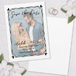 手描きの写真 ユニークで風変わりなウェディング セーブザデート<br><div class="desc">シンプルな手描きの愛らしいモノクロの結婚式の「Save the Date」。このヨーロッパ風のデザインは、清潔でミニマルなレイアウトが特徴で、永恒のエレガンスを求めるカップルに最適です。表側には、あなたの写真が手描きのフレームと同じ形に巧妙にカットされ、創造的でパーソナルなタッチを加えています。 ソフトな白いオーバーレイにより、画像の上でもテキストが鮮明に表示されます。「Save the Date」はエレガントに配置され、他の結婚式の詳細はスクリプトと手書き風フォントの組み合わせで以下に表示され、スタイリッシュで個性的な雰囲気を醸します。</div>