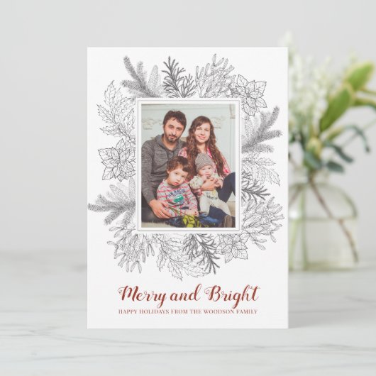 手描きの松の枝、ポインセチア、冬の実をフィーチャーした、素朴で明るいクリスマスの写真カード
 (スタンド正面)