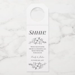 手描きの炭と白い花が乱れない ボトルネックタグ