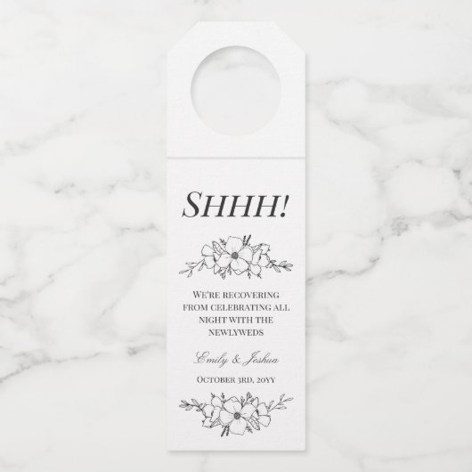 手描きの炭と白い花が乱れない ボトルネックタグ (正面)