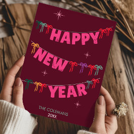 手描きの落書きでおめでとう!ピンクの新年グリーティング シーズンカード