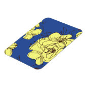 手描きの黄色い野生の花を青に マグネット (左側)