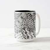手描きの黒く及び白い落書きパターン芸術ジア ツートーンマグカップ (正面右)
