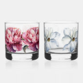 手描きの2つの異なるデザイン ウイスキーグラス (左)