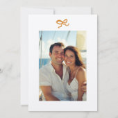 手描きオレンジフローラクレストモノグラム結婚ズ セーブザデート (裏面)