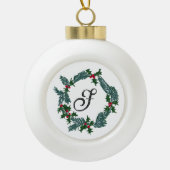 手描きクリスマスリース、カスタマイズ可能なイニシャル セラミックボールオーナメント (正面)