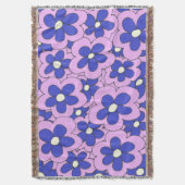 手描きピンクと青の花のデザイン スローブランケット (正面縦)