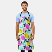 手描きレモンのヴィンテージパターン エプロン (着用した状態)