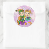 手描き小妖精や小人の女の子とギフトを持つ男の子 ラウンドシール (バッグ)