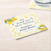 手描き メイン スクイーズ ブライダル シャワー レモン スクエアペーパーコースター (アングル)