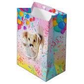 手数料のおもしろい誕生日バッグ-カラフルお祝い ミディアムペーパーバッグ (正面アングル)