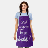 手書きおもしろいチョコレート引用文ユーモア紫 エプロン (着用した状態)