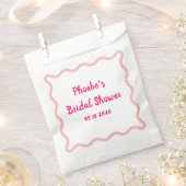 手書きお洒落波状縁どブライダルシャワー フェイバーバッグ (クリップ留めされた状態)