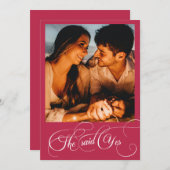 手書きのイニシャル ヴィヴァ・マゼンタ フォトエンゲージメント 招待状 (正面/裏面)