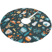 手書きのクリスマスと新年の要素。 ブラッシュドポリエステルツリースカート (アングル)