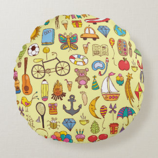 手書きのドードルの子供:ヴィンテージパターン。 ラウンドクッション