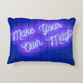 手書きのネオ白熱［赤熱］光を放つン文字が自分の魔法を作る  アクセントクッション (裏面)