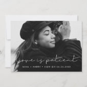 手書きのミニマルなデザインの「愛は忍耐」ウェディング 案内状 (正面)