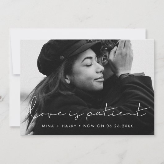 手書きのミニマルなデザインの「愛は忍耐」ウェディング 案内状 (正面)