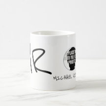 手書きの名前とイニシャル（写真b/w）