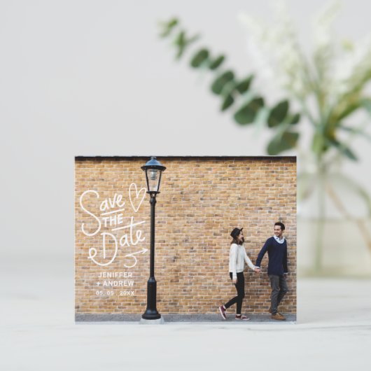 手書きの壁スクリプトの日付を保存する写真 ポストカード (スタンド正面)