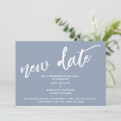 手書きの延期された結婚式の日付 ダスティーブルー 招待状 (スタンド正面)