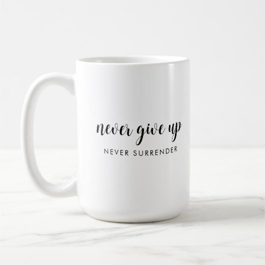 手書きの引用文は決与えして降伏しない コーヒーマグカップ (左)