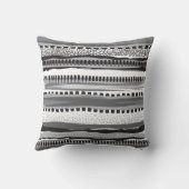 手書きの白黒の部族模様 クッション (裏面)