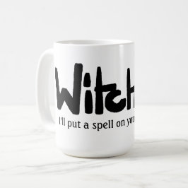 手書きの黒インクで「魔女」と書かれた文字 コーヒーマグカップ