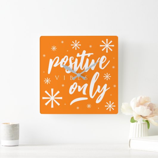 手書きアップビート前向きの陽気な雰囲気のみ スクエア壁時計 (ホーム)