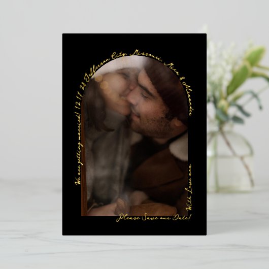 手書きエレガントのArchフォトブラックと実在金ゴールド 箔招待状 (立ち正面)