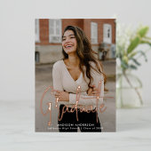 手書きバラ金ゴールドスクリプト2写真の卒業 箔招待状 (立ち正面)