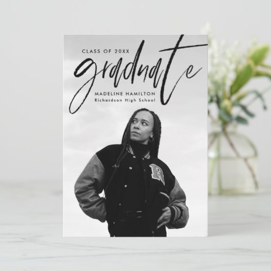 手書きブラックブラシスクリプト4写真卒業 案内状 (スタンド正面)