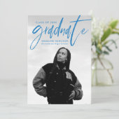 手書きブルーブラシスクリプト4写真卒業 案内状 (スタンド正面)