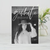 手書きホワイトブラシスクリプト4写真卒業 案内状 (スタンド正面)