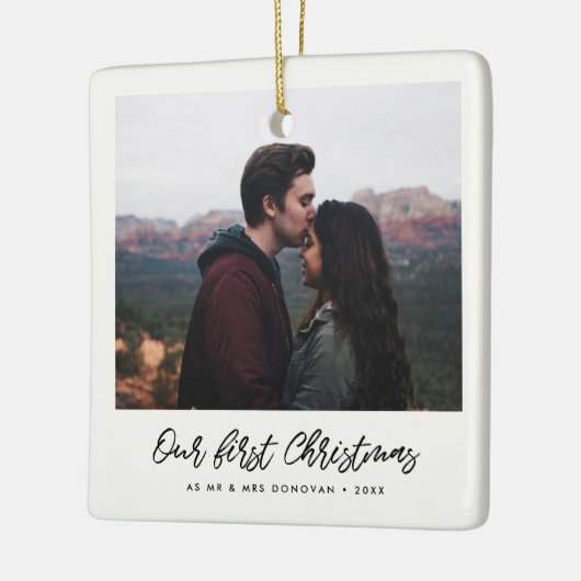 手書きモダンの初めてのクリスマス写真 セラミックオーナメント (左)