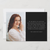 手書きモダンスクリプトブラック3写真卒業 案内状 (裏面)