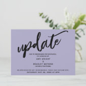 手書き延期結婚されたほこりっぽい紫のカード 招待状 (スタンド正面)